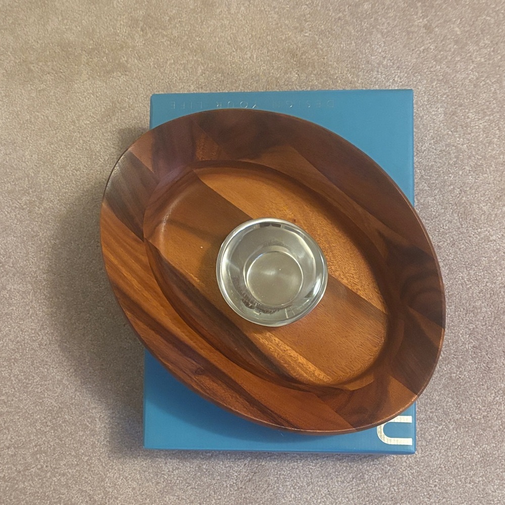 Nambe Ripple chip/dip set. Gorgeous Nambe wood w a sleek design. NIB. Beautiful